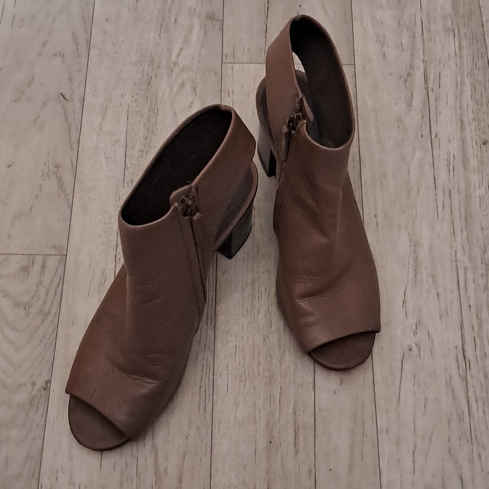 Tory Burch Slingback Saddle Leather Block Heal Mule Sandle Mushroom Size 8.5
